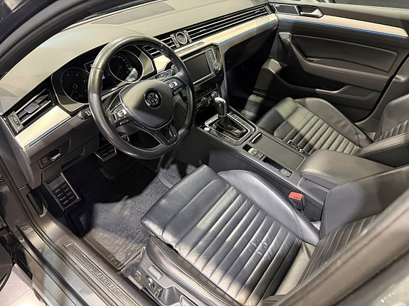 Volkswagen Passat Alltrack 9 of 22