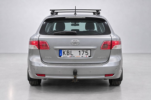 Toyota Avensis 7 of 28