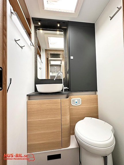 Adria Coral 670 DL Plus 9G automat / Alde 13 of 27