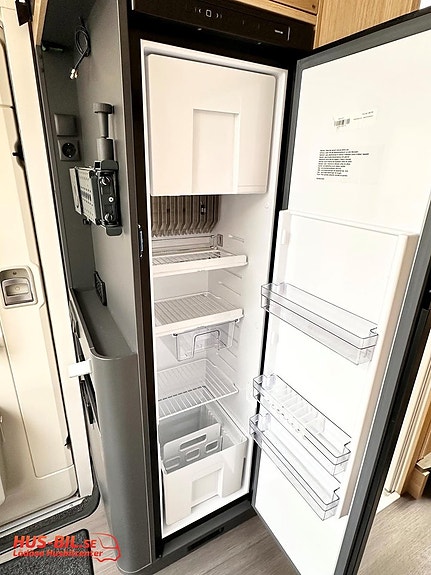 Adria Coral 670 DL Plus 9G automat / Alde 8 of 27