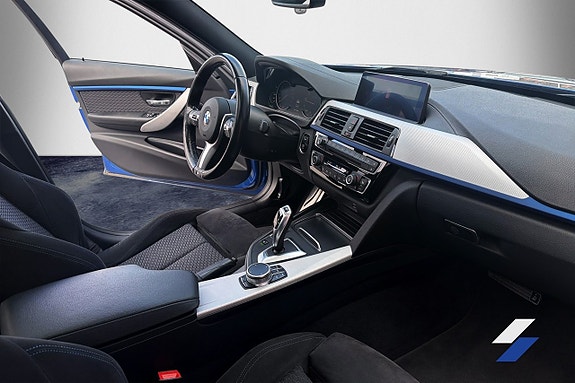 BMW 330i 6 of 8