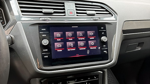 Volkswagen Tiguan 9 of 16