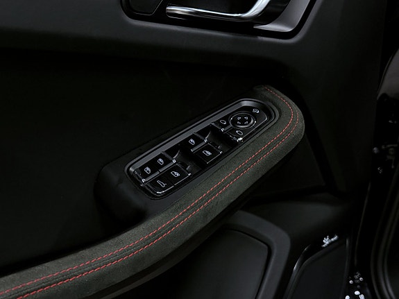 Porsche Macan GTS 24 of 28
