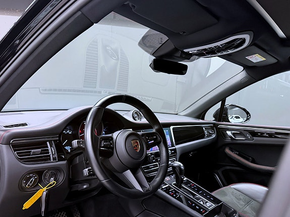 Porsche Macan GTS 14 of 28