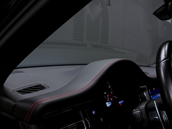 Porsche Macan GTS 27 of 28