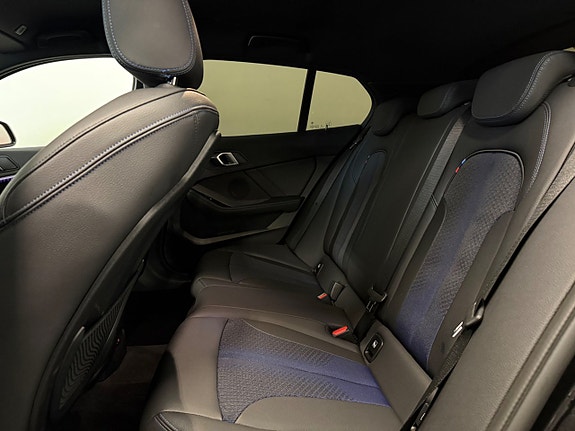 BMW 118i 17 of 18