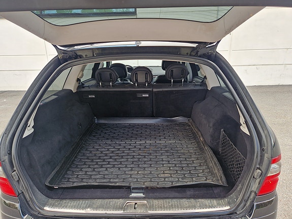 Mercedes-Benz E200 9 of 12