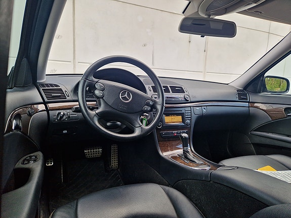 Mercedes-Benz E200 7 of 12