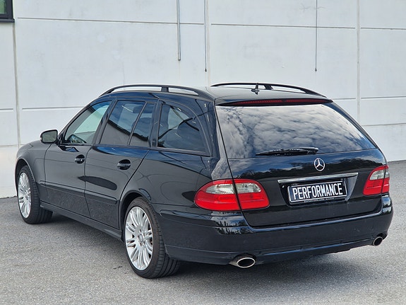Mercedes-Benz E200 4 of 12