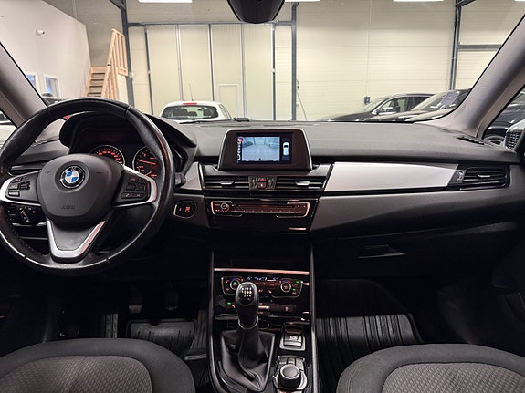 BMW 218i 16 of 21