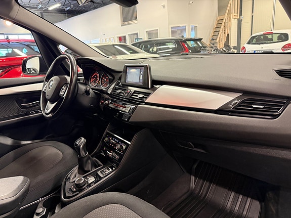 BMW 218i 14 of 21