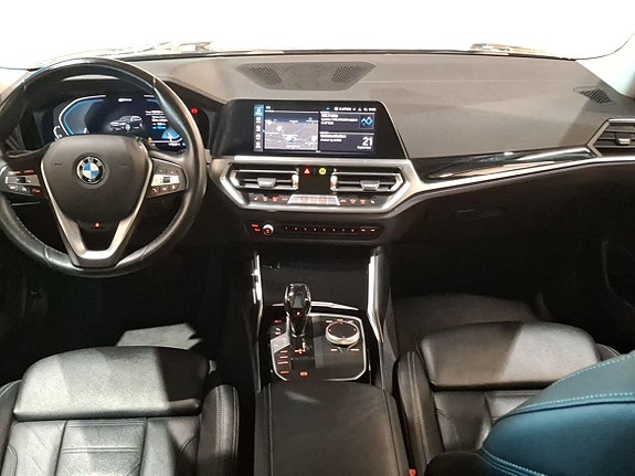 BMW 330e 12 of 24