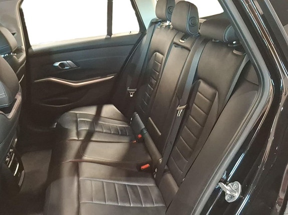 BMW 330e 21 of 24