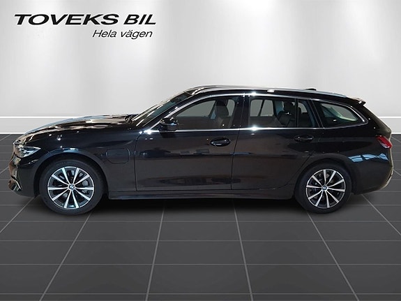 BMW 330e 2 of 24