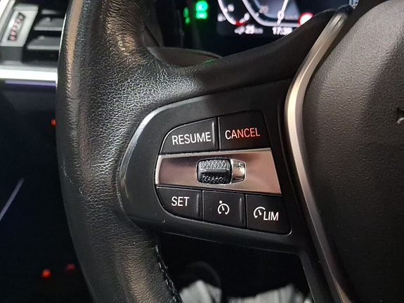 BMW 330e 19 of 24