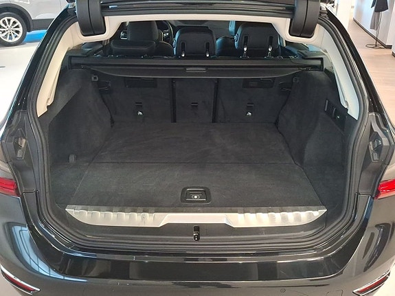 BMW 330e 22 of 24