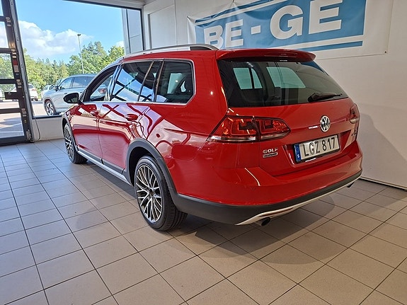 Volkswagen Golf Alltrack 3 of 13