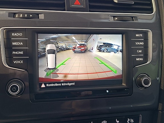 Volkswagen Golf Alltrack 12 of 13