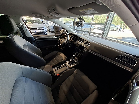 Volkswagen Golf Alltrack 10 of 13
