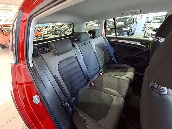 Volkswagen Golf Alltrack 9 of 13
