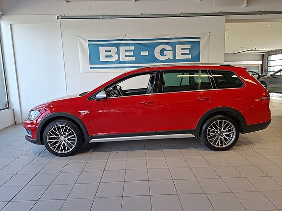 Volkswagen Golf Alltrack 2 of 13