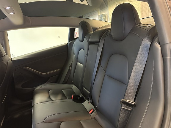 Tesla Model 3 9 of 16