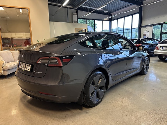 Tesla Model 3 3 of 16