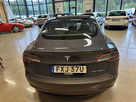 Tesla Model 3 4 of 16