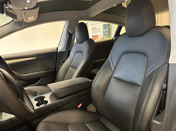 Tesla Model 3 8 of 16