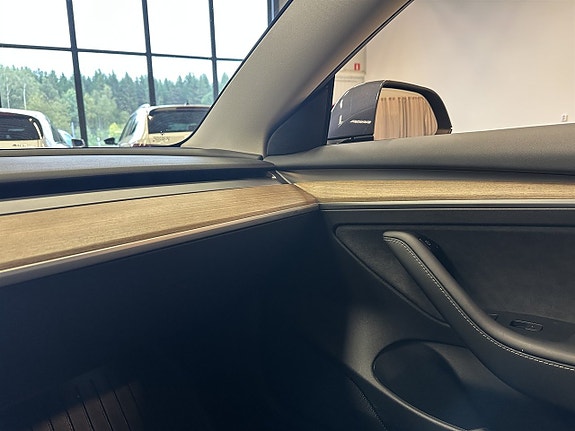 Tesla Model 3 16 of 16