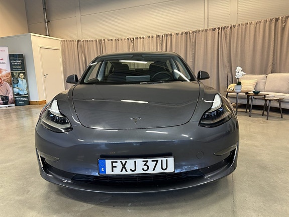 Tesla Model 3 7 of 16