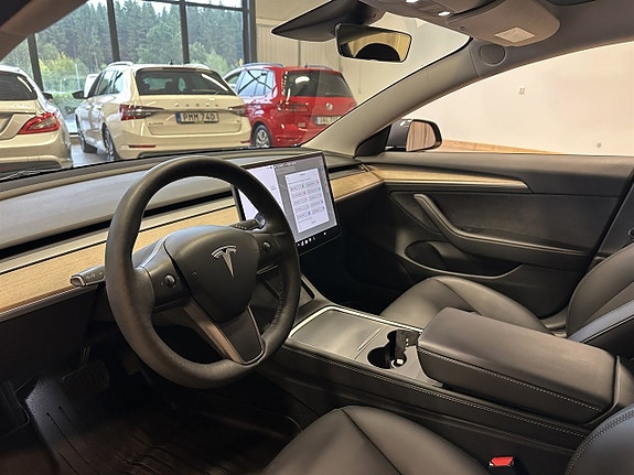 Tesla Model 3 10 of 16