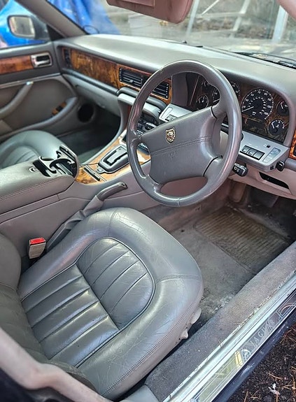 Jaguar XJ 4 of 6