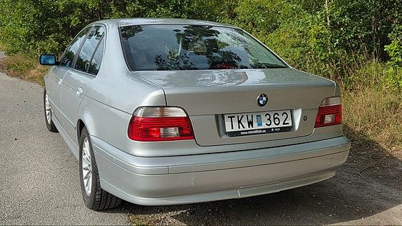 BMW 520i 3 of 4