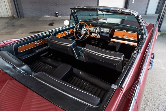 Lincoln Continental 16 of 23