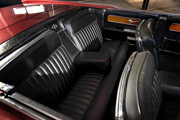 Lincoln Continental 17 of 23