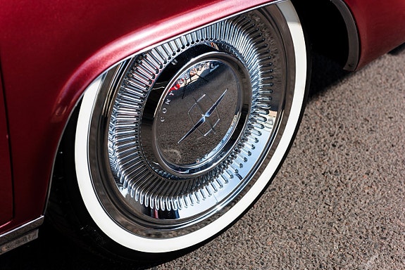 Lincoln Continental 12 of 23