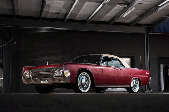 Lincoln Continental 15 of 23