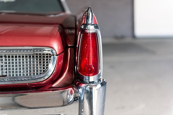 Lincoln Continental 11 of 23