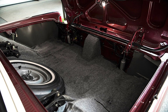 Lincoln Continental 19 of 23