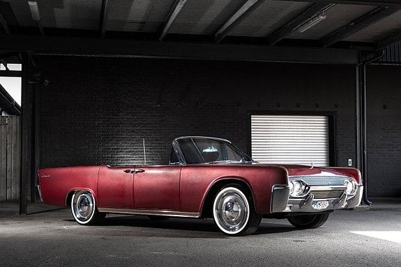 Lincoln Continental 5 of 23