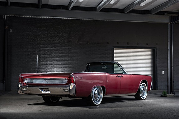 Lincoln Continental 6 of 23
