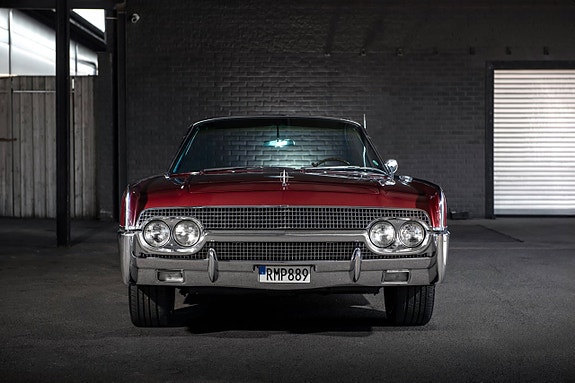 Lincoln Continental 4 of 23
