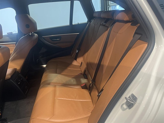 BMW 320d 4 of 12