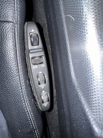 Mercedes-Benz E220 13 of 13