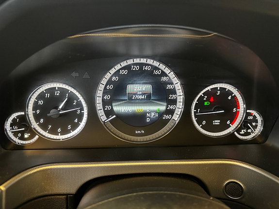 Mercedes-Benz E220 10 of 13