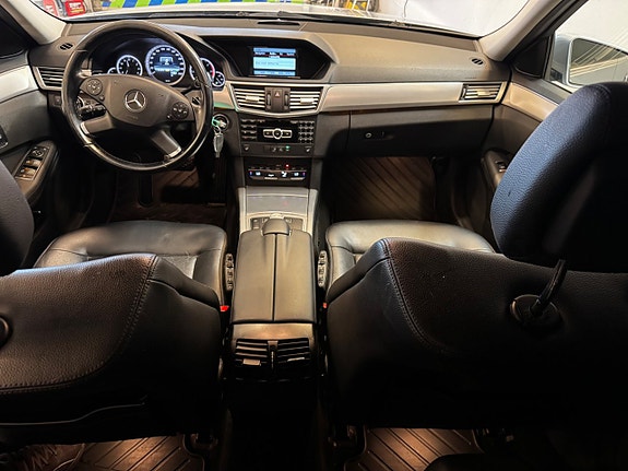 Mercedes-Benz E220 8 of 13