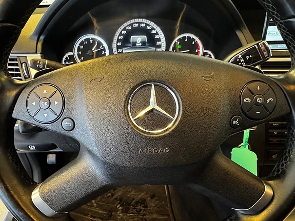 Mercedes-Benz E220 9 of 13