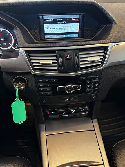 Mercedes-Benz E220 11 of 13