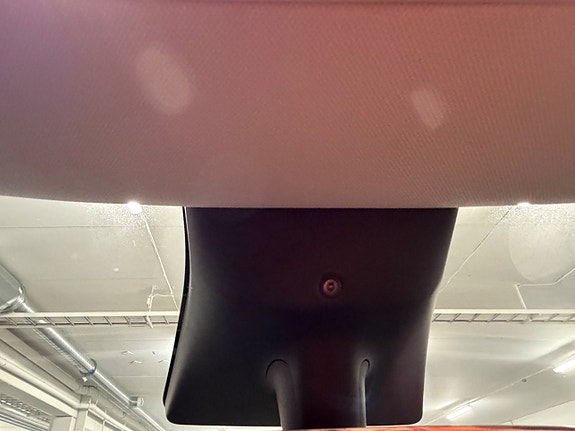 Tesla Model Y 15 of 19